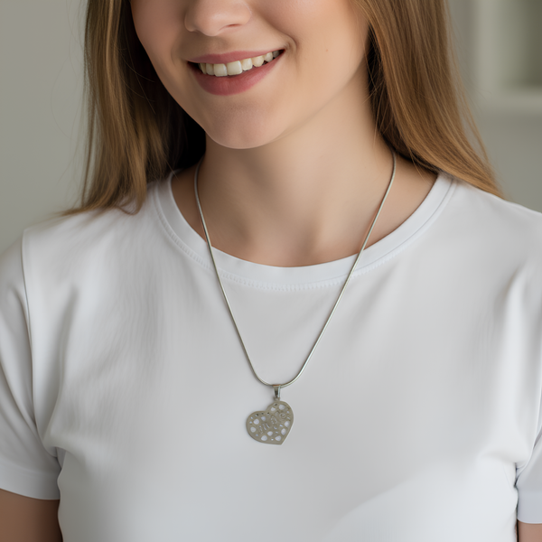 Fio em Aço Inoxidável com Pendente Coração "Mãe"